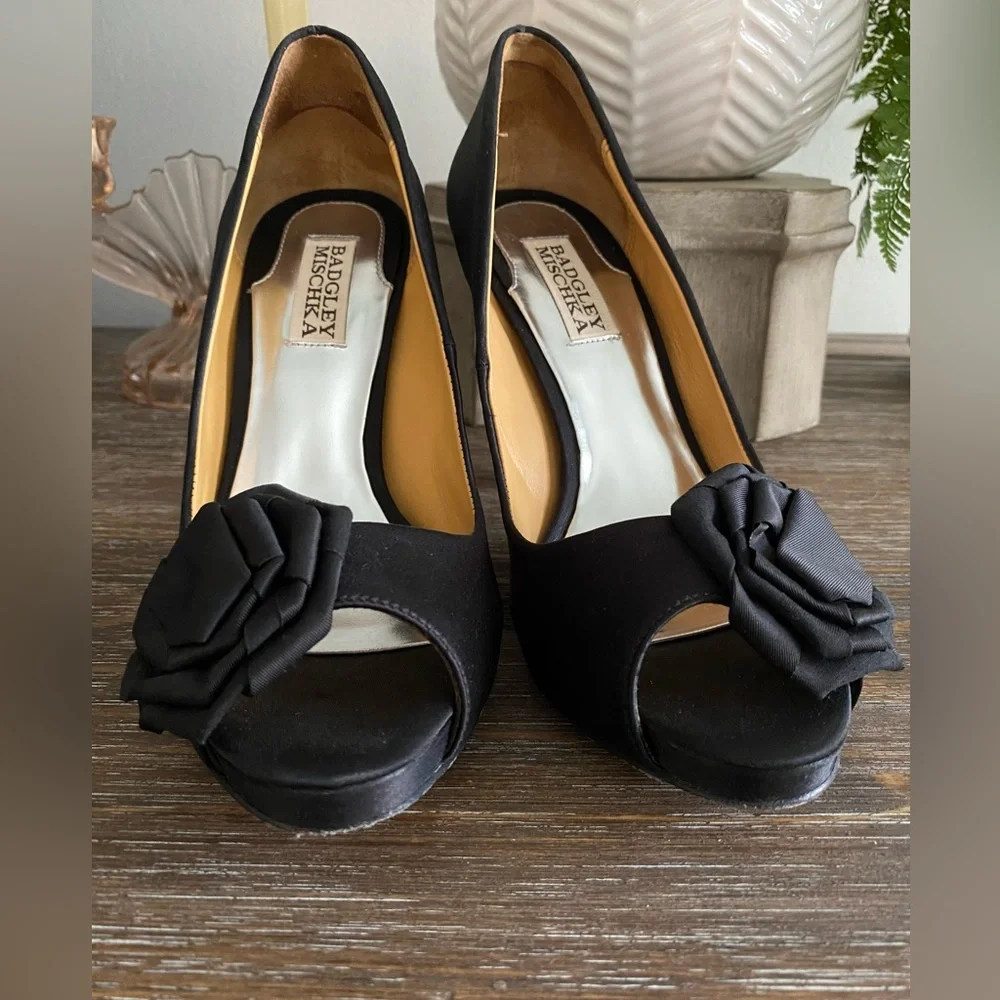 Badgley Mischka‎ Women’s Black Satin Peep Toe Stilettos, 7M MSRP $245